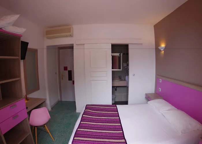 Brise De 2* Porto (Corsica)