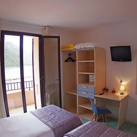 Brise De Hotel